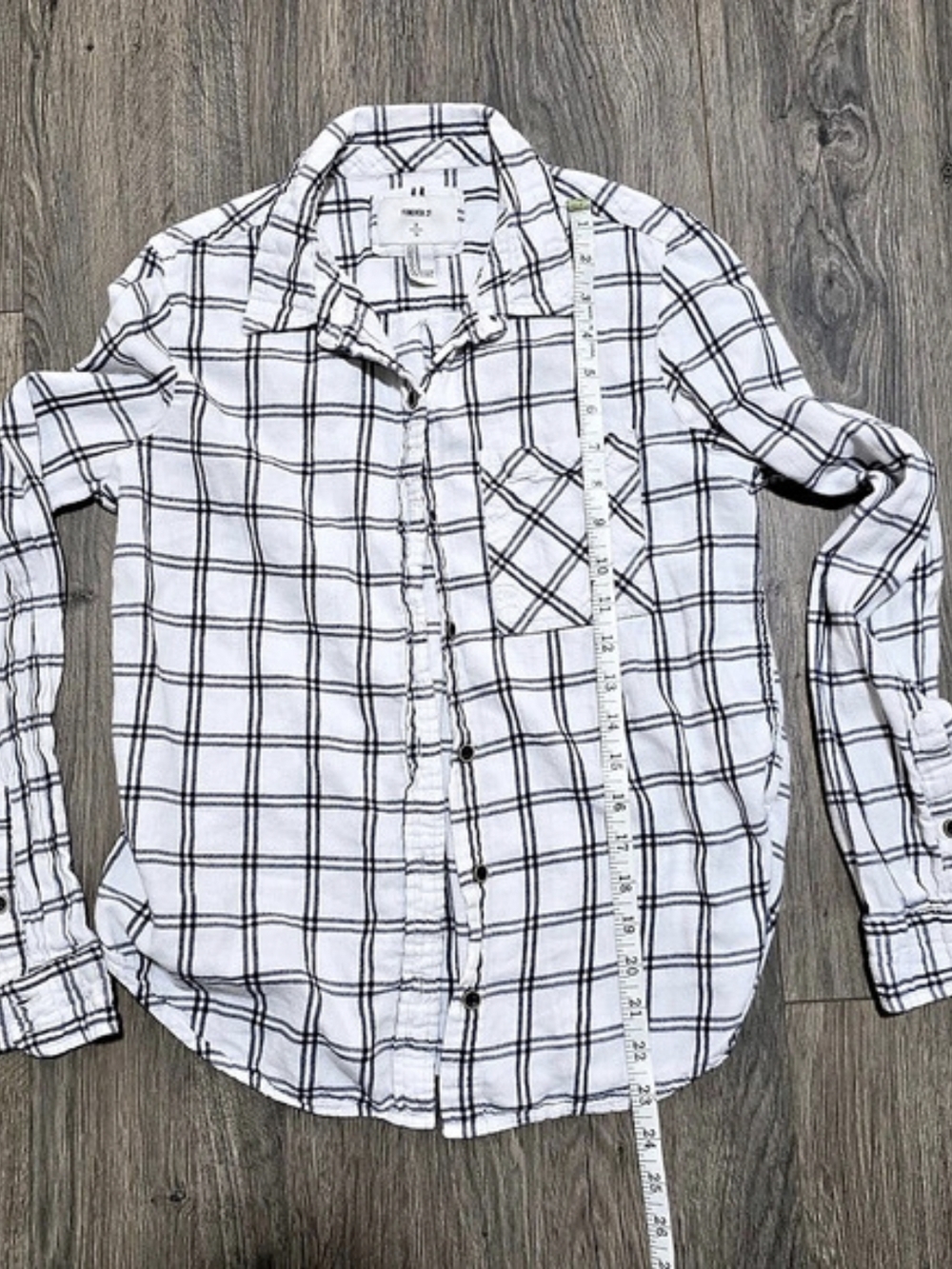 Forever 21 Plaid Button Down in White & Black Size Medium